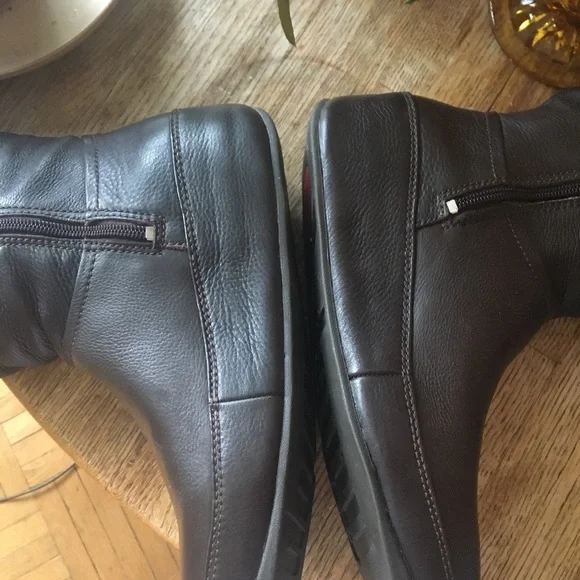 EUC FitFlop Dark Brown Leather Crush Boot Zipper Closure & Microwabbleboard Sole - Picture 9 of 12